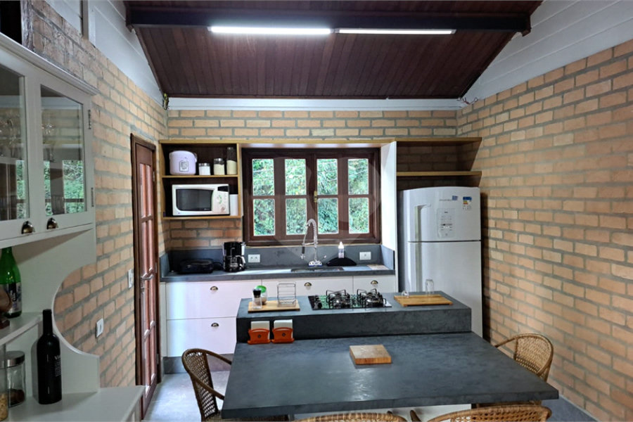 Casa à venda com 3 quartos, sendo 1 suíte, no condomínio Alpes da Cantareira, Mairiporã - SP