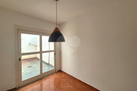 Casa à venda com 3 quartos, sendo 2 suítes, no condomínio Quintas Marajoara, São Paulo - SP