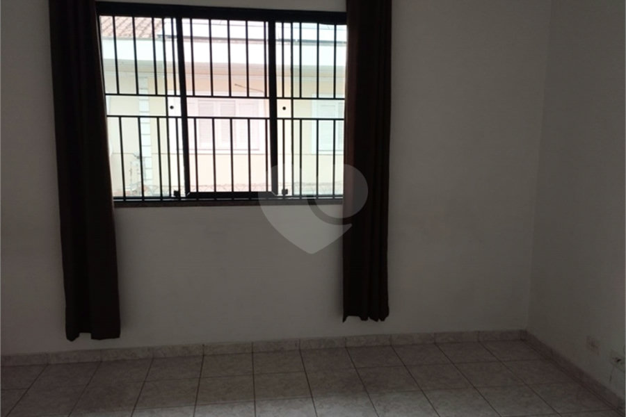 Casa à venda com 3 quartos, sendo 1 suíte, no condomínio Residencial Jardim das Palmas, São Paulo - SP