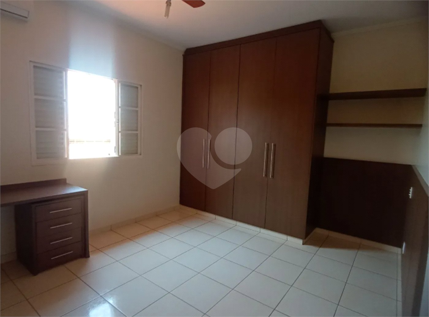 Casa à venda com 4 quartos, sendo 1 suíte, no condomínio Villa Real Ribeirao Preto, Ribeirão Preto - SP