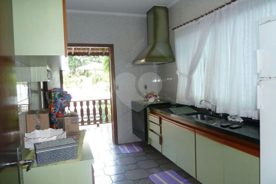 Chácara à venda com 3 quartos, sendo 1 suíte, em Vila Salles, Atibaia, SP