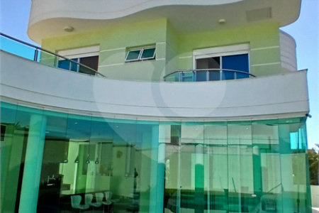 Casa à venda com 3 suítes no condomínio Figueira Garden, Atibaia - SP