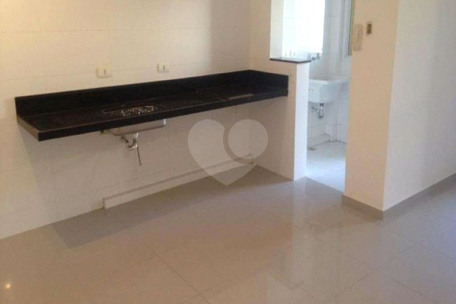 Casa à venda com 3 quartos, sendo 2 suítes, no condomínio Residencial Vegas, São Paulo - SP