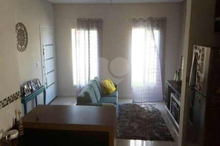Casa à venda com 4 quartos, sendo 2 suítes, no condomínio Village Ipanema, Araçoiaba da Serra - SP