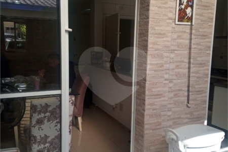 Casa à venda com 3 quartos, sendo 1 suíte, no condomínio Village St. Louis, São Paulo - SP