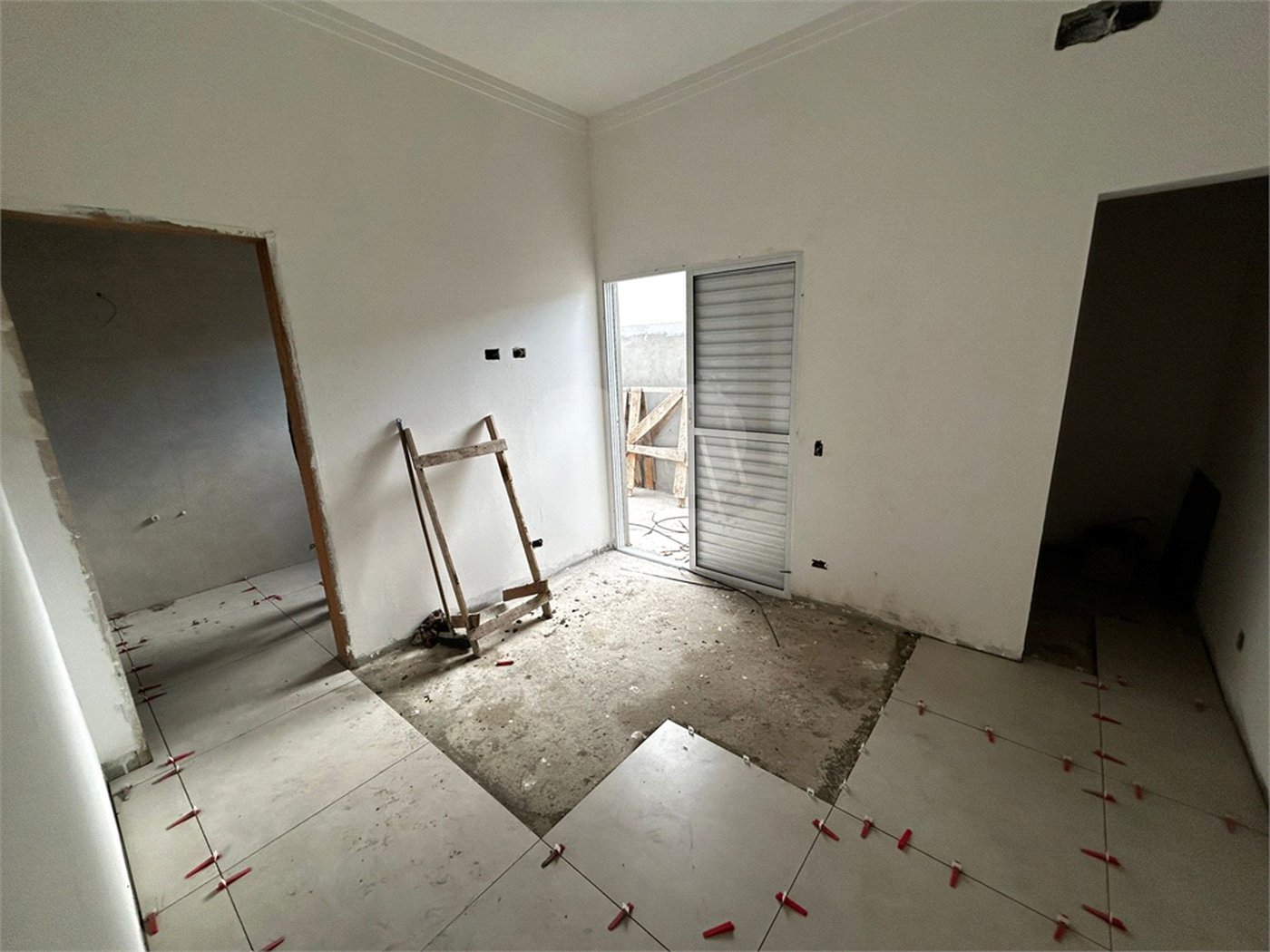 Casa à venda com 3 quartos, sendo 1 suíte,  no condomínio Lago dos Ipês, Itapetininga - SP