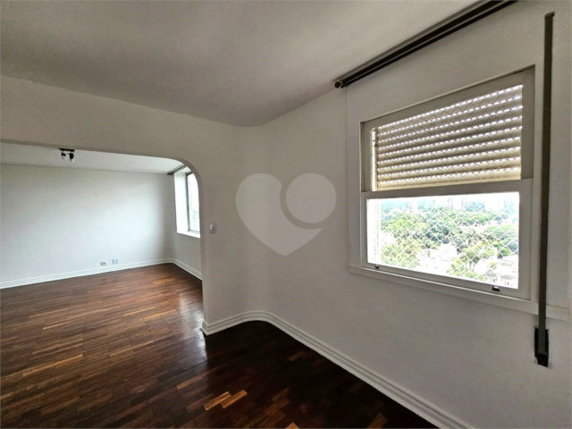 Apartamento à venda ou para alugar com 4 quartos, sendo 1 suíte,  em Santo Amaro, São Paulo, SP