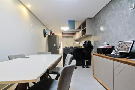 Sobrado à venda com 2 quartos, sendo 1 suíte, em Vila dos Remédios, São Paulo, SP