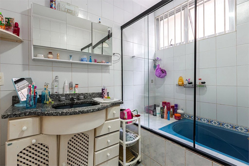 Sobrado à venda com 4 quartos, sendo 2 suítes,  em Vila Madalena, São Paulo, SP