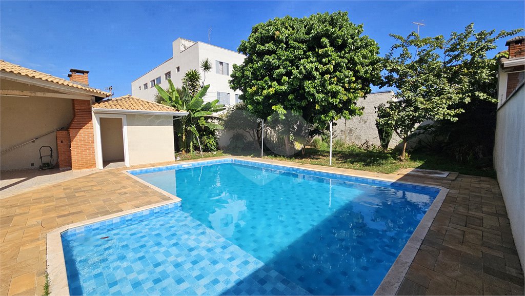Sobrado à venda com 3 quartos, sendo 2 suítes, em Jardim Rossignatti, Indaiatuba, SP