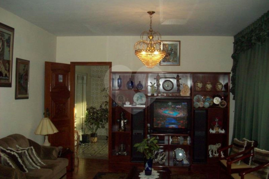 Casa Térrea à venda com 3 quartos, sendo 1 suíte, em Vila Constança, São Paulo, SP