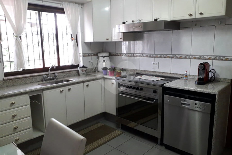 Sobrado à venda com 4 quartos, sendo 1 suíte, em Tremembé, São Paulo, SP