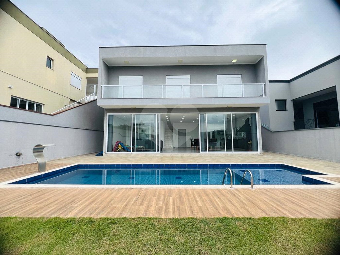 Casa à venda com 3 quartos, sendo 1 suíte, no condomínio Figueira Garden, Atibaia - SP