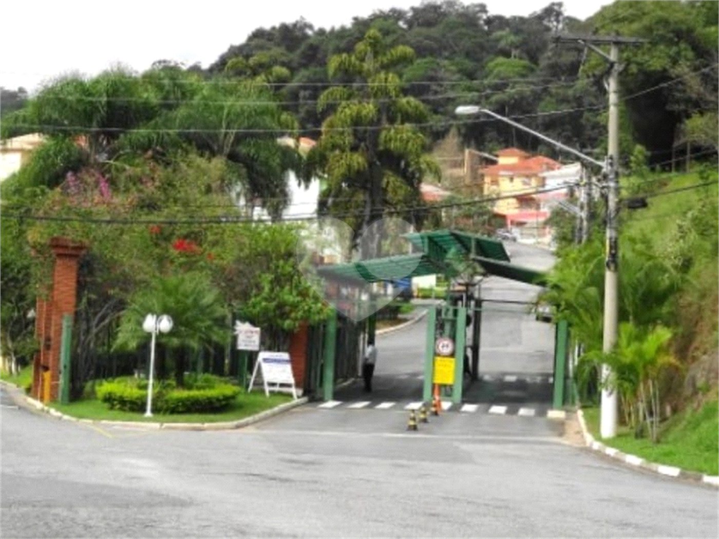 Sobrado à venda com 4 suítes em Horto, São Paulo, SP