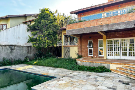 Casa à venda com 4 suítes em Vila Petrópolis, Atibaia, SP