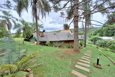 Casa à venda com 7 quartos, sendo 3 suítes, no condomínio Chacaras do Lago, Vinhedo - SP