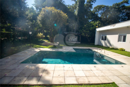 Casa à venda com 4 quartos, sendo 1 suíte,  no condomínio Sítio das Hortências, São Roque - SP