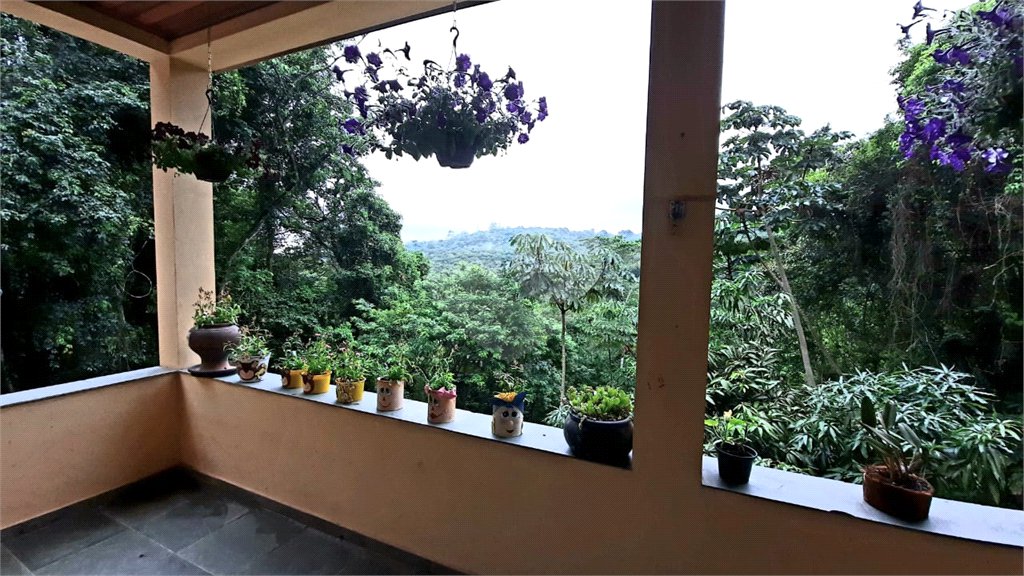 Sobrado à venda com 5 quartos, sendo 2 suítes,  em Serra da Cantareira, Mairiporã, SP