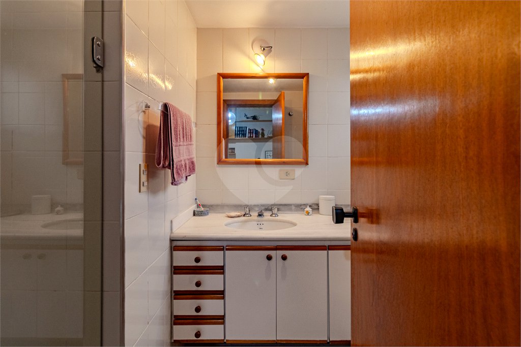 Apartamento à venda com 3 quartos, sendo 2 suítes, em Campo Belo, São Paulo, SP