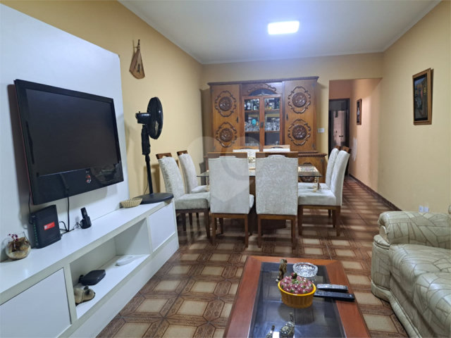 Sobrado à venda com 3 quartos em Vila Sabrina, São Paulo, SP