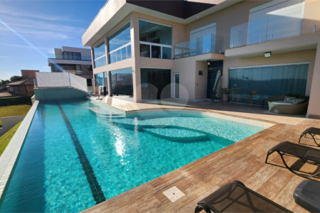 Casa à venda com 5 quartos, sendo 2 suítes, no condomínio Residencial Jardim Primavera, Louveira - SP