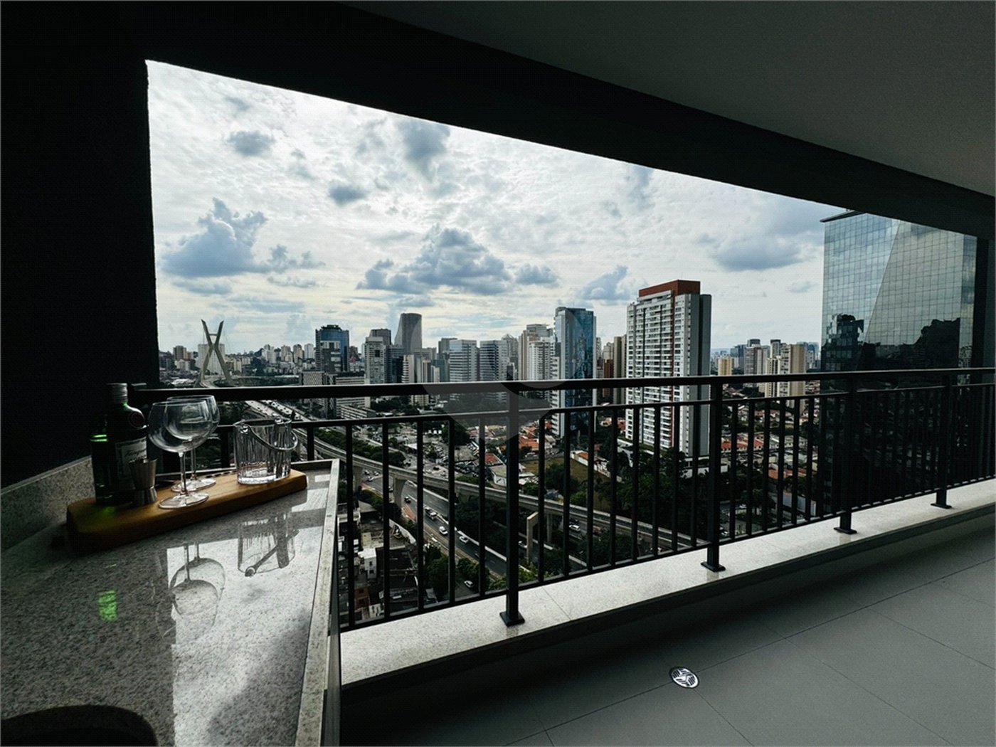 Apartamento à venda com 3 quartos em Vila Cordeiro, São Paulo, SP