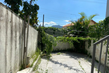Sobrado à venda com 3 quartos, sendo 1 suíte,  em Parque Maria Domitila, São Paulo, SP