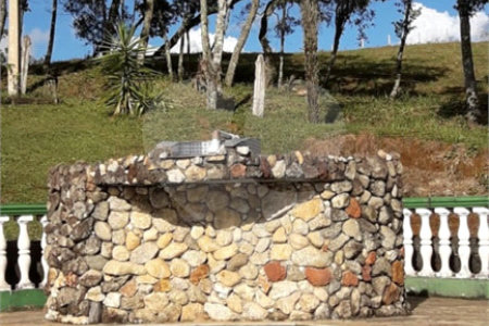 Chácara à venda com 8 quartos, sendo 3 suítes, no Centro, Toledo, MG