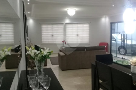 Sobrado à venda com 2 quartos, sendo 1 suíte, em Cidade Boa Vista, Suzano, SP