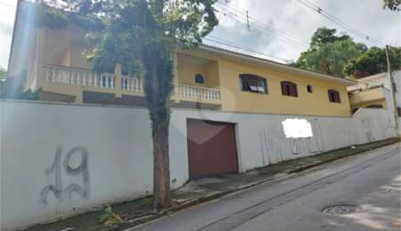 Casa à venda com 5 quartos, sendo 3 suítes,  no Centro, Mairiporã, SP