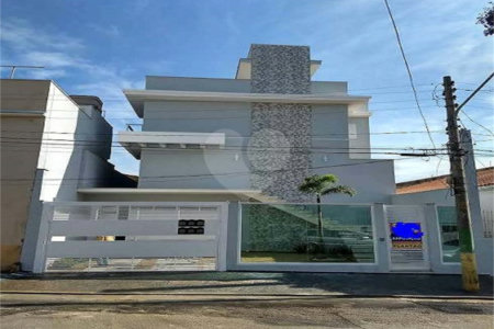 Casa à venda com 3 quartos, sendo 1 suíte, no condomínio Parque Vitória, São Paulo - SP