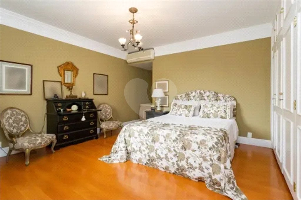 Apartamento à venda com 4 quartos, sendo 3 suítes, em Itaim Bibi, São Paulo, SP