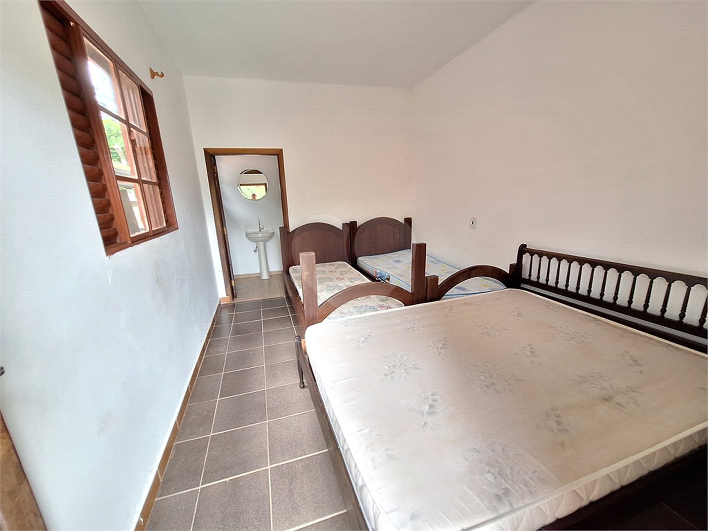 Casa à venda com 7 quartos, sendo 3 suítes, no condomínio Chacaras do Lago, Vinhedo - SP