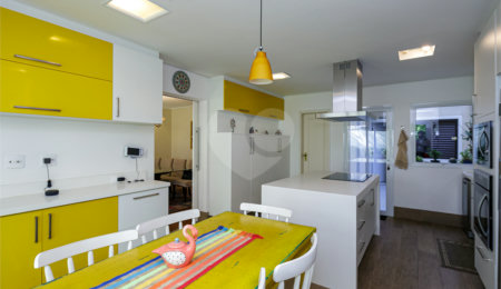 Casa à venda com 4 quartos, sendo 2 suítes,  em Chácara Monte Alegre, São Paulo, SP
