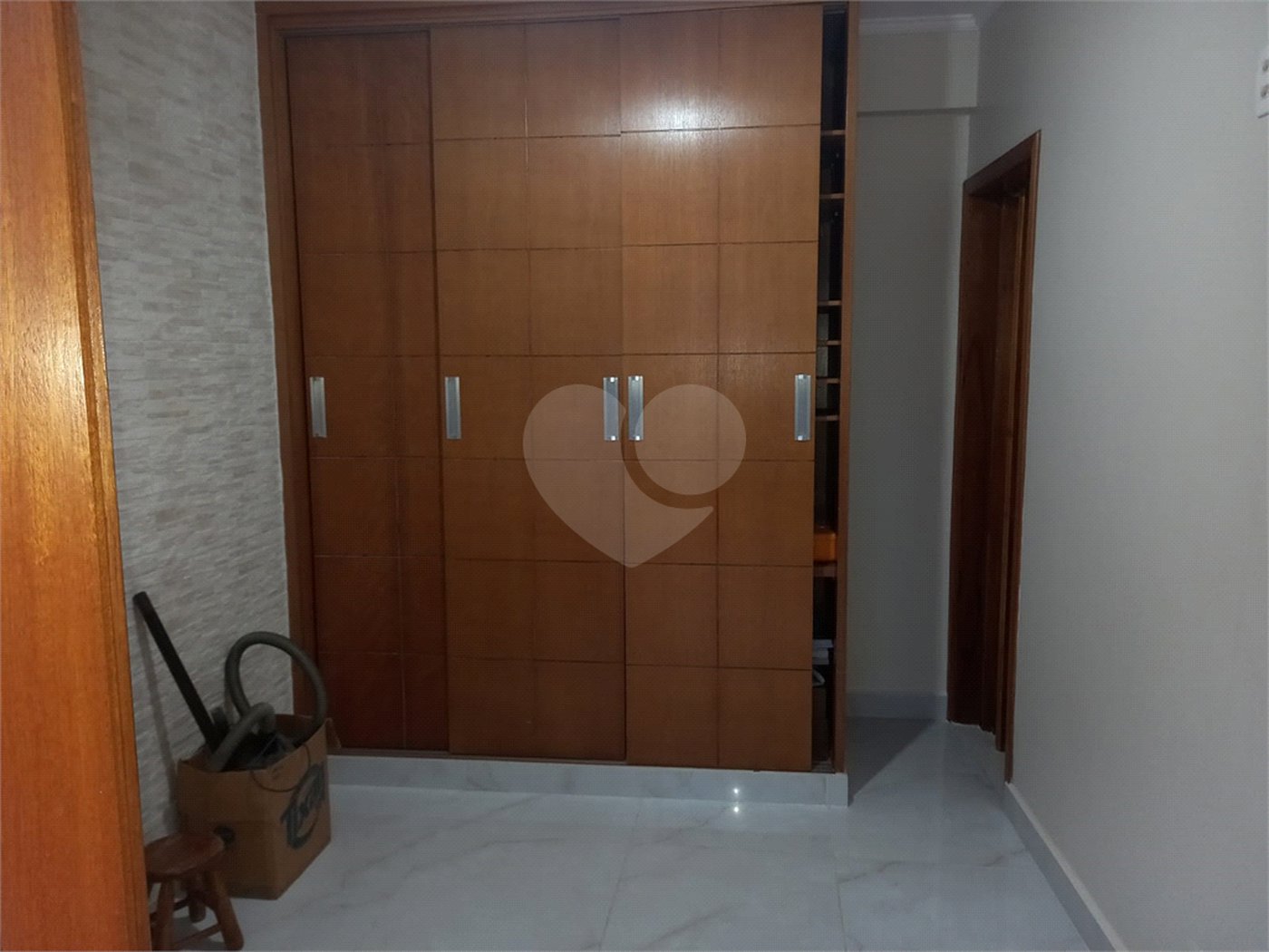 Sobrado à venda com 4 quartos, sendo 2 suítes, em Vila Hamburguesa, São Paulo, SP