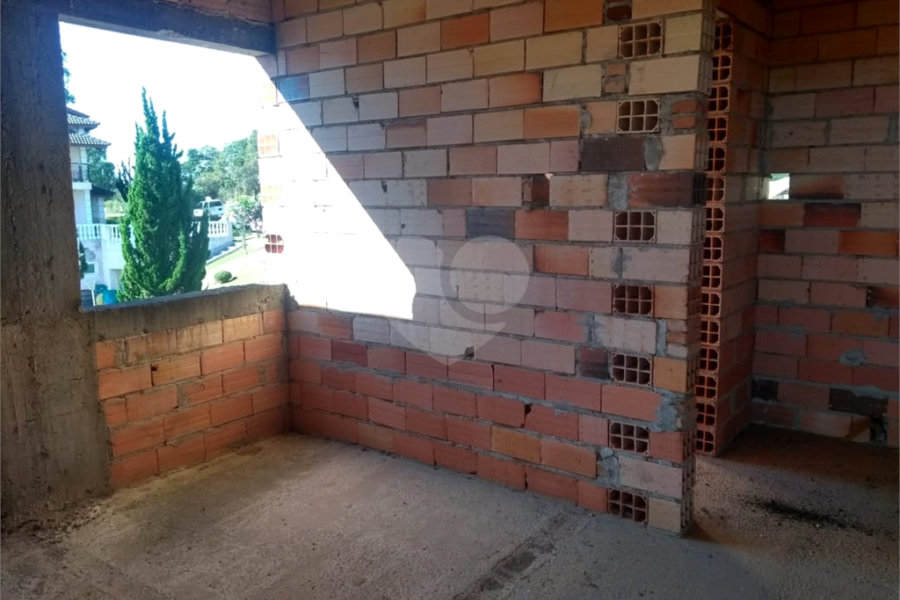 Sobrado à venda com 4 suítes em Roseira, Mairiporã, SP