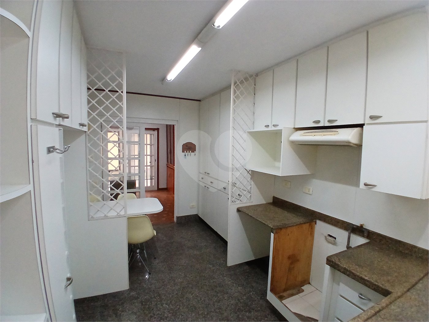 Casa à venda ou para alugar com 3 quartos, sendo 2 suítes, no condomínio Chácara das Rosas, São Paulo - SP