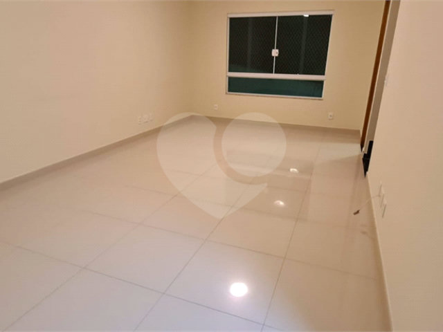 Casa à venda com 3 quartos, sendo 1 suíte,  no condomínio Alvorada Parque Vitória, São Paulo - SP