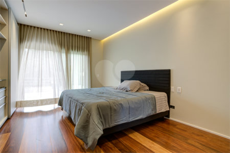 Casa à venda com 5 suítes em Jardim Cordeiro, São Paulo, SP