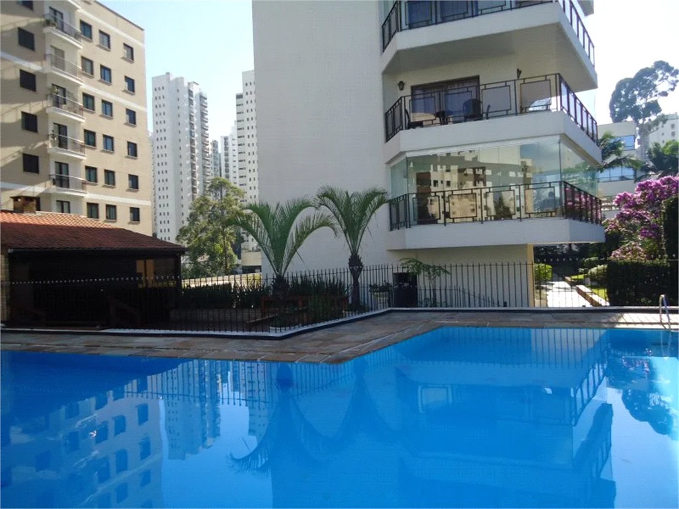 Apartamento à venda com 4 quartos, sendo 1 suíte,  em Vila Andrade, São Paulo, SP