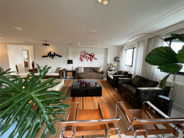 Apartamento à venda com 4 suítes em Jardim Marajoara, São Paulo, SP
