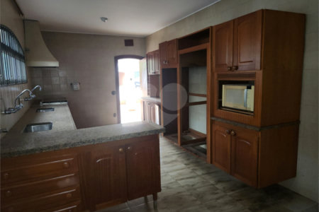 Sobrado à venda ou para alugar com 4 quartos, sendo 2 suítes, no Centro, Araraquara, SP