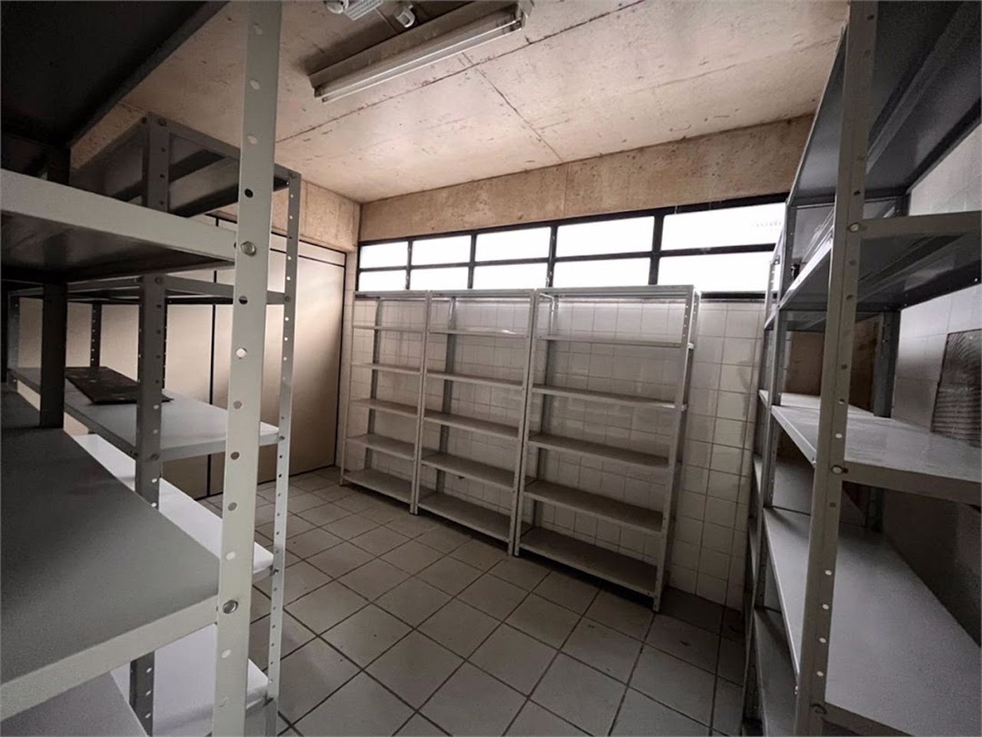 Prédio Corporativo em Santos | 4 Pavimentos | Galpão com Pé-Direito Duplo | Estrutura para +200 Pessoas | Compra Ou Locação