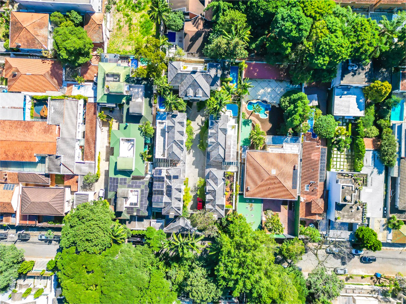 Casa à venda com 5 quartos, sendo 4 suítes, no condomínio Bounganville, São Paulo - SP