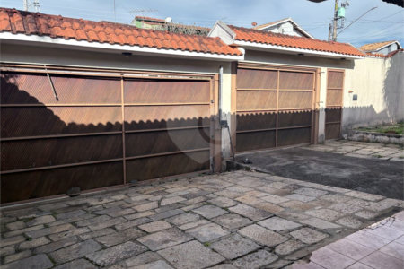 Casa à venda com 4 quartos, sendo 2 suítes,  em Vila Oliveira, Mogi das Cruzes, SP