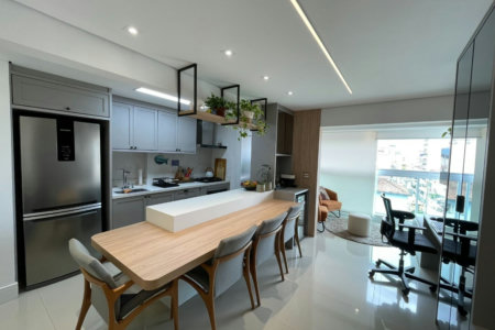 Apartamento 1 suíte com closet, 1 vaga demarcada, Embaré, Santos