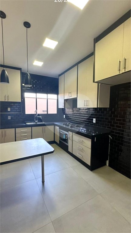 Casa à venda com 3 quartos, sendo 2 suítes, no condomínio Residencial Maria Dulce, Indaiatuba - SP