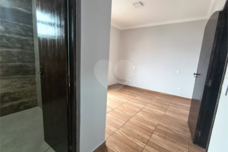 Sobrado à venda com 3 quartos, sendo 1 suíte, em Jardim D'abril, Osasco, SP