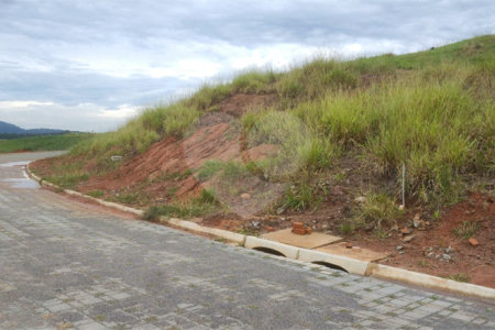 Terrenos de 300 metros em condomínio fechado e prontos para construir na região de Atibaia
