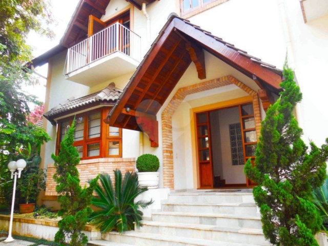 Casa à venda com 4 suítes no condomínio Vilaggio Monte Alegre, São Paulo - SP